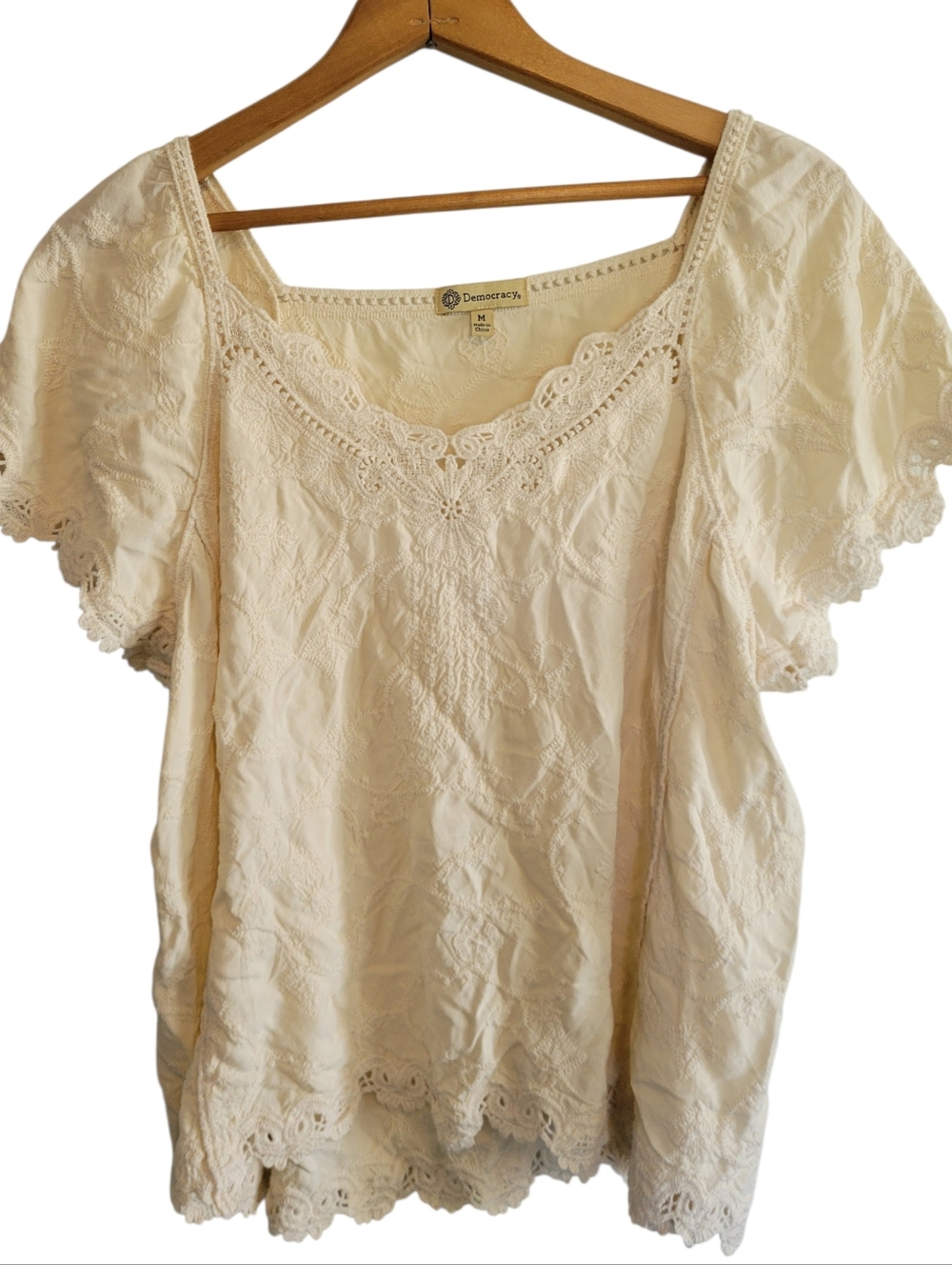 Democracy Cream Lace Short Flutter Sleeve Pleasant Blouse Top Women’s Size Med